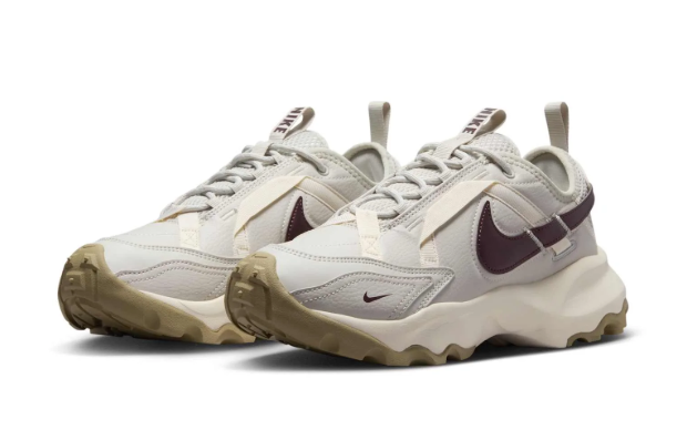 Nike Wmns TC 7900 'Light Bone Burgundy Crush'